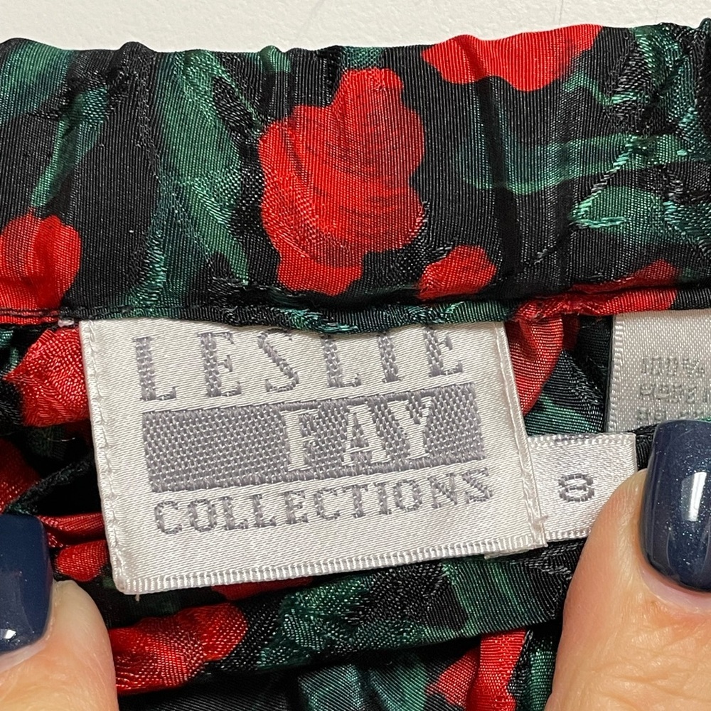 🌹 Leslie Fay Size 8 Black Red Green Floral Textured Midi Skirt 28 W 27 L Y2K - Picture 6 of 8